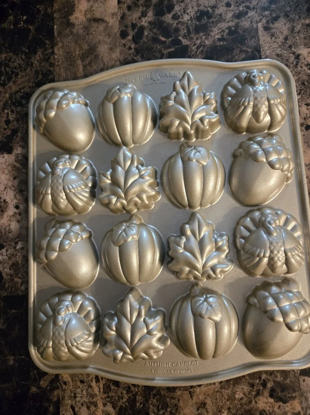 Williams Sonoma Orange Autumn Cakelet Set